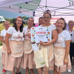 Laureatki III miejsca : Koło Gospodyń Wiejskich Zawońskie Babeczki pozujące do zdjęcia podczas I etapu konkursu Bitwa Regionów w Bagnie