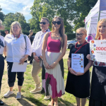 Laureaci I miejsca: Koła Gospodyń Wiejskich Rogowianki w Rogowie Legnickim  podczas pozowania do zdjęcia.