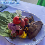 Potrawa prezentowana przez jedno z  Kół Gospodyń Wiejskich biorących udział w I Etapie konkursu kulinarnego Bitwa Regionów w Siechnicach - potrawa  pierś z kaczki.