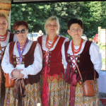 Laureatki I miejsca: Koło Gospodyń Wiejskich Porąbka. pozujące do zdjęcia w swoim namiocie podczas I etapu konkursu Bitwa Regionów w Gilowicach