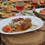 Zwycięska potrawa: „Snopek z szynkówki z kaszą gryczaną, podpłomykiem i kapustą z grzybami”  zaprezentowany  przez  zwycięskie Koło Gospodyń Wiejskich „Kopieniczanki” z Kopienicy podczas I Etapu konkursu kulinarnego Bitwa Regionów w Koszęcinie