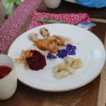 Zwycięska potrawa: „Gazdowski królik z fusatymi gałuszkami w towarzystwie istebniańskich grzybów i buraczków z chrzanem”  zaprezentowany  przez  zwycięskiego Koła Gospodyń Wiejskich Twórcza Osada w Biedaszce.