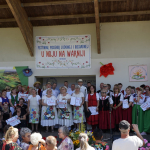 Koło Gospodyń Wiejskich Złoty Kłos z Szyldaka odbiera nagrodę za udział w Bitwie Regionów w Gietrzwałdzie