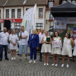 Koło Gospodyń Wiejskich z Łężan odbiera nagrodę za potrawę Pierś gęsi faszerowana darami lasu z kopytkami i surówką z kiszonej kapusty podczas Bitwy Regionów w Reszlu