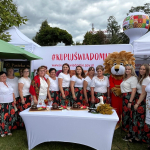 Laureaci pierwszego miejsca Koło Gospodyń Wiejskich Sołectwa Szetlew Makowianki z potrawą