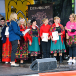 Dyrektor OT KOWR w Szczecinie p. Justyna Jakubowicz-Dziduch - wręcza podziękowania dla Kół Gospodyń Wiejskich za udział w konkursie