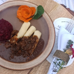 II miejsce - potrawa Koła Gospodyń Wiejskich w Przybiernowie - Leśny gulasz z czarnym czosnkiem, kluseczkami i burakami z żurawiną