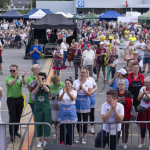 Publiczność w trakcie ogłoszenia wyników I etapu Bitwy Regionów podczas Festiwalu zupy grzybowej w Grzybowie
