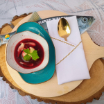 Potrawa półfinałowa drugiego etapu konkursu, III miejsce - Trzy śledzie w barszczu, wyk. Koło Gospodyń Wiejskich Fregata